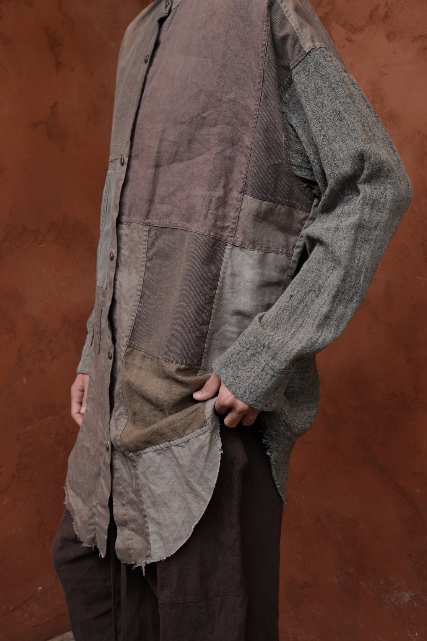 ORIGINS ĀKE SHIRT - BROWN